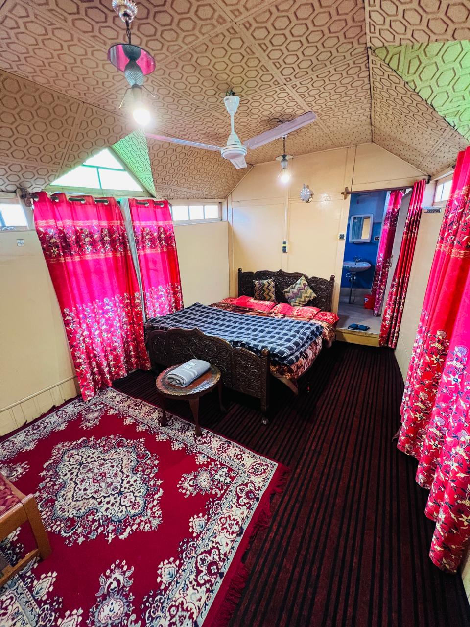 Deluxe Lake Room interior