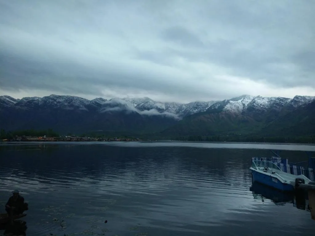 The lake and mountains seen from the eastern shore