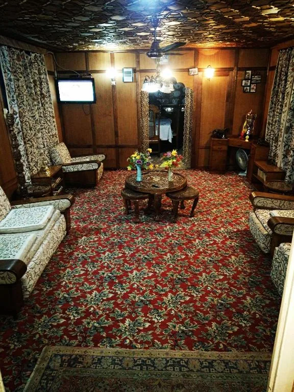 The drawing room aboard Young Snow View